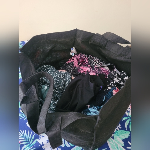 Assorted surprise bag of womans clothes! ✨️✨️17 items - Picture 2 of 2
